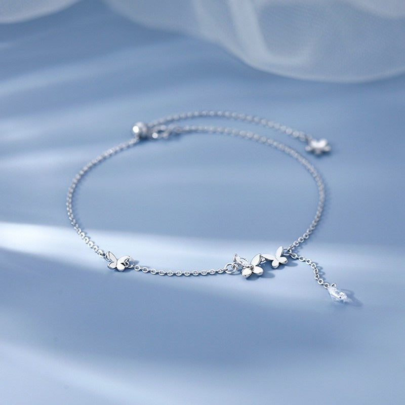 Butterfly Anklet, Featuring An Exquisite Butterfly Design That's Agile And Elegant. The Thin Chain Fits The Ankle Snugly, Glows With A Faint Shimmer, Adding Romantic Ingenuity To Summer Outfits.
