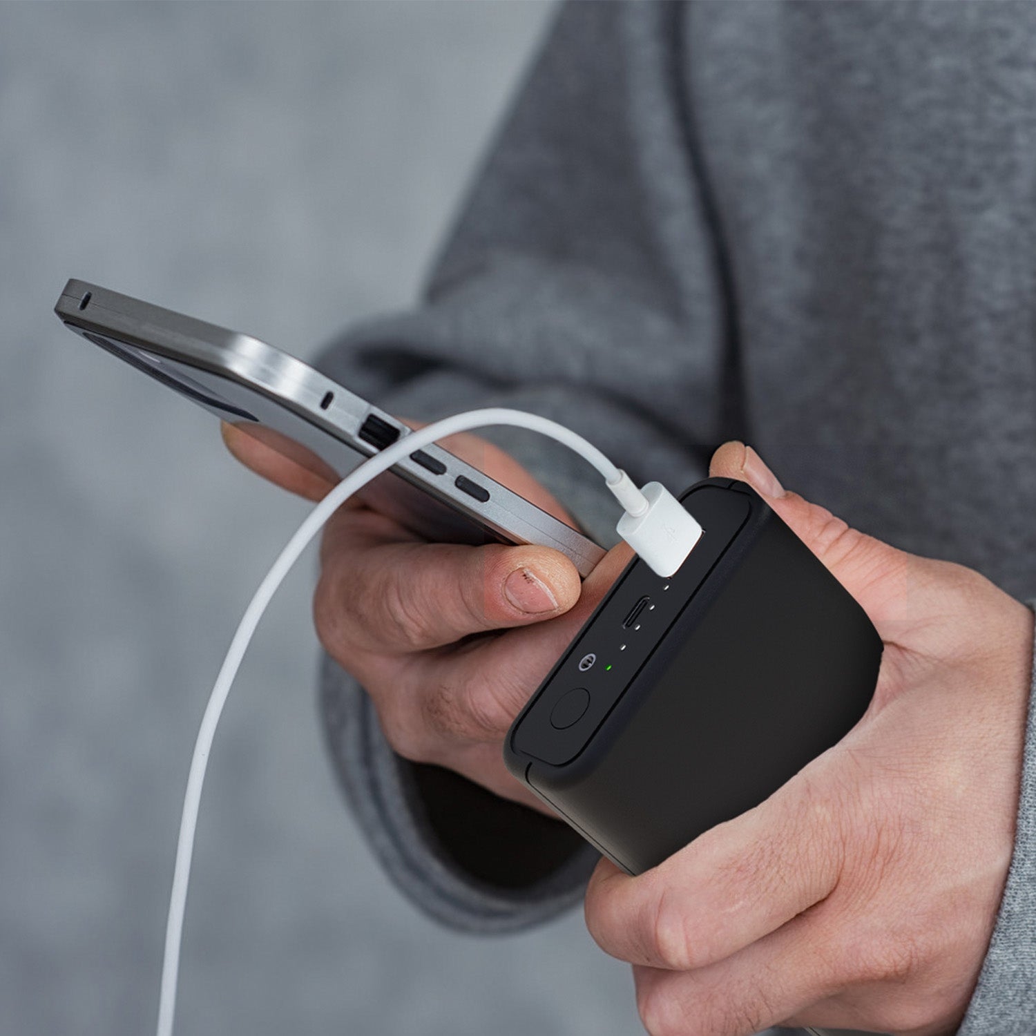 1Pc 10,000mAh OR 20,000mAh 5V 2A Power Bank For Heated Jackets Vests Pants Gloves Scarves DC 7.4V 2A Heated Clothing Replacement Battery Pack For Men Women