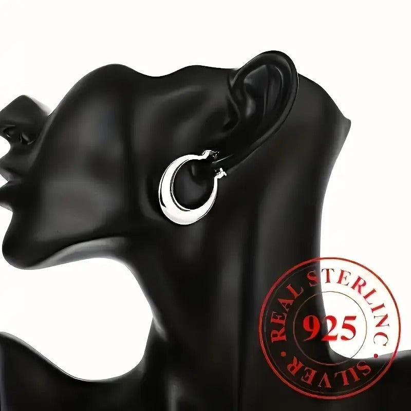 Circle Earrings, Simple And Grand, Outline Elegant Contours With Smooth Lines, Featuring A Soft Luster That Adds A Touch Of Sophistication To Your Outfit.