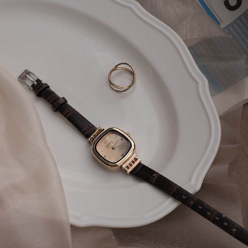 Retro Minimalist Square Women's Watch | Petite Design